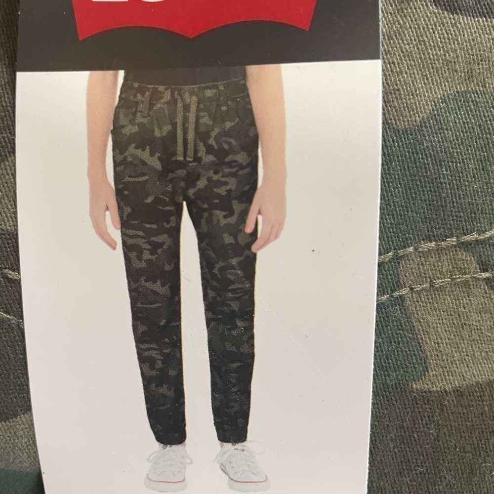 Levi’s joggers size 12.  T2